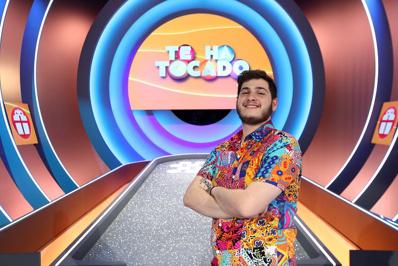 Es comercial de telefonía. Si hay algo que le guste a Andrés es la fiesta, sobre todo, el Carnaval. Tampoco se pierde una Semana Santa; es cofrade y devoto de la virgen del Carmen.