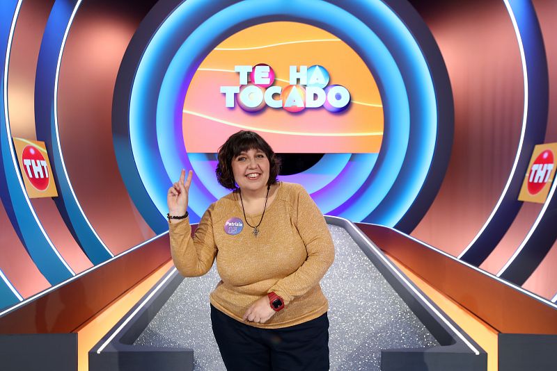 Es periodista deportiva y la concursante más políglota de `Te ha tocado¿. Tiene nociones de ruso, finés, serbio, polaco¿ Se define como competitiva y ha venido al programa a demostrar lo que sabe.