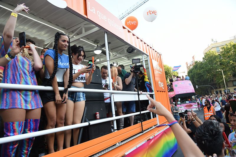 La cantante Chanel en la carroza de RTVE