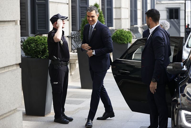 El presidente del Gobierno, Pedro Sánchez, a su llegada al Congreso de los Diputados antes del debate del estado de la nación, su primero como jefe del Ejecutivo