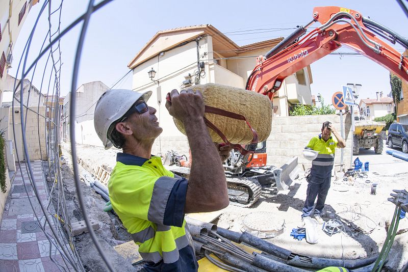 Obreros y agricultores, héroes en la ola de calor