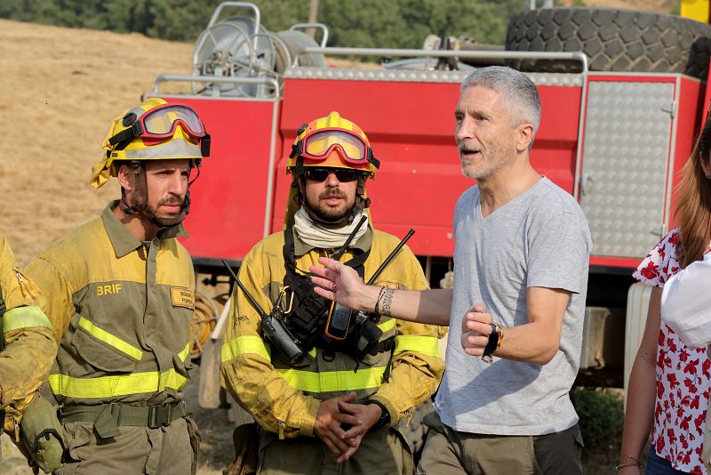 El ministro de Interior Fernando Grande-Marlaska, visita las zonas afectadas por el incendio de Monsagro