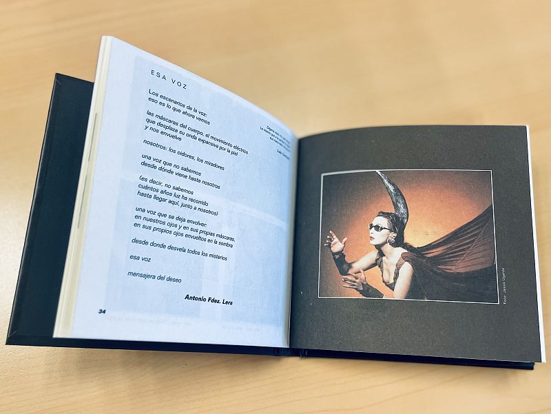 Interior del discolibro 'Coplas de madrugá' de Martirio