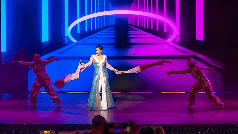 Rosa López actuando en la gala inaugural Benidorm Fest