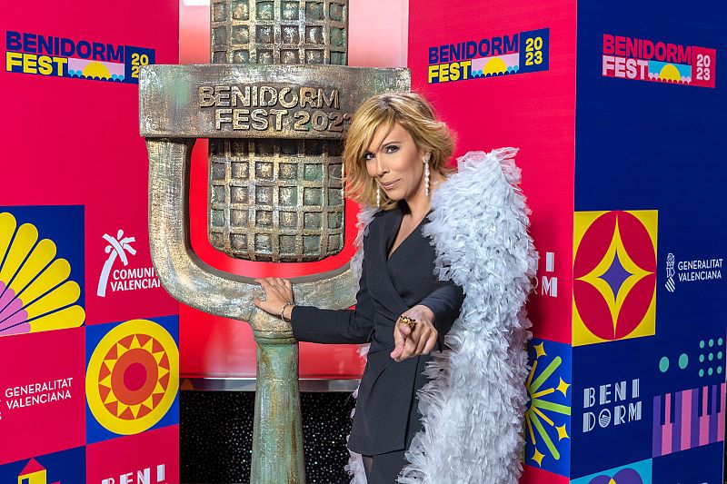 María Eizaguirre en la alfombra naranja del Benidorm Fest