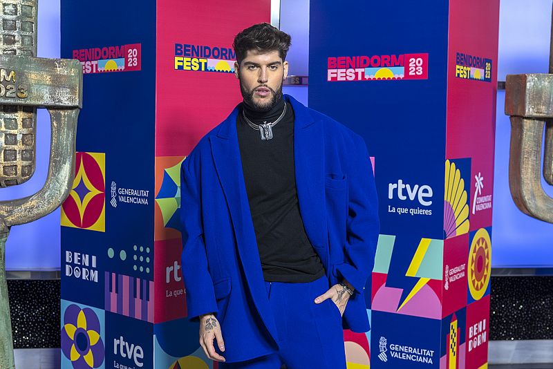 José Otero en la alfombra naranja del Benidorm Fest