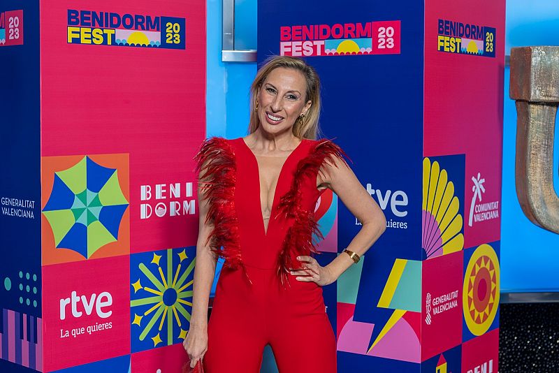 Miryam Benedited en la alfombra naranja del Benidorm Fest