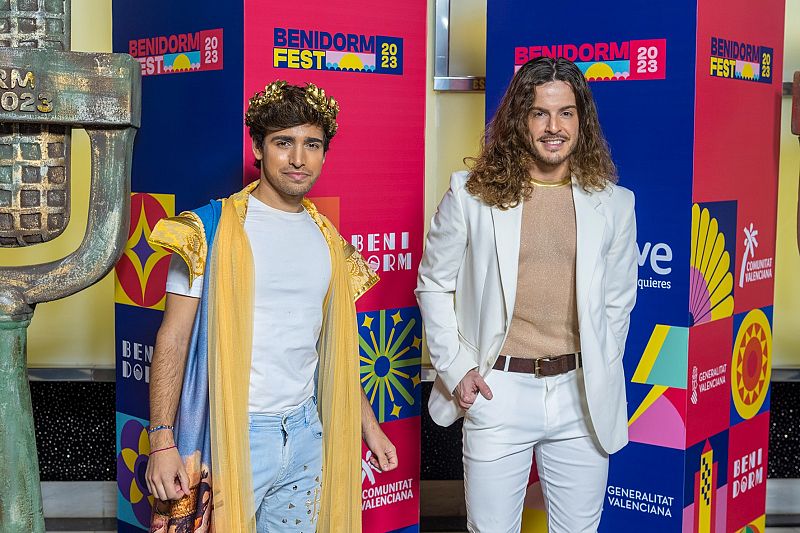 Unique en la alfombra naranja del Benidorm Fest