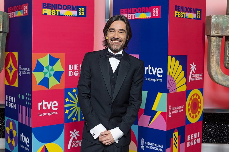 Jordi Cruz en la alfombra naranja del Benidorm Fest