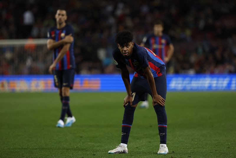 Lamine Yamal se toma un descanso en el partido de su debut