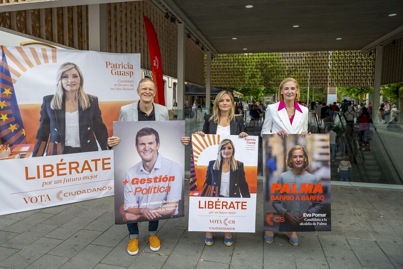 Pegada de carteles de Ciudadanos en Palma de Mallorca