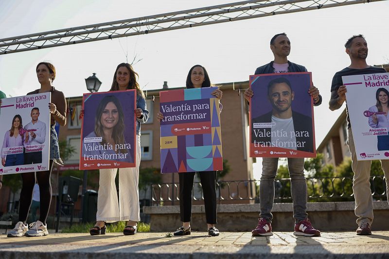 Acto de pegada de carteles de Unidas Podemos en Madrid