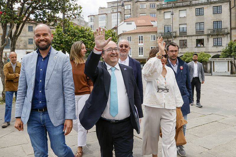 El ministro Miquel Iceta junto con el candidato socialista en Pontevedra