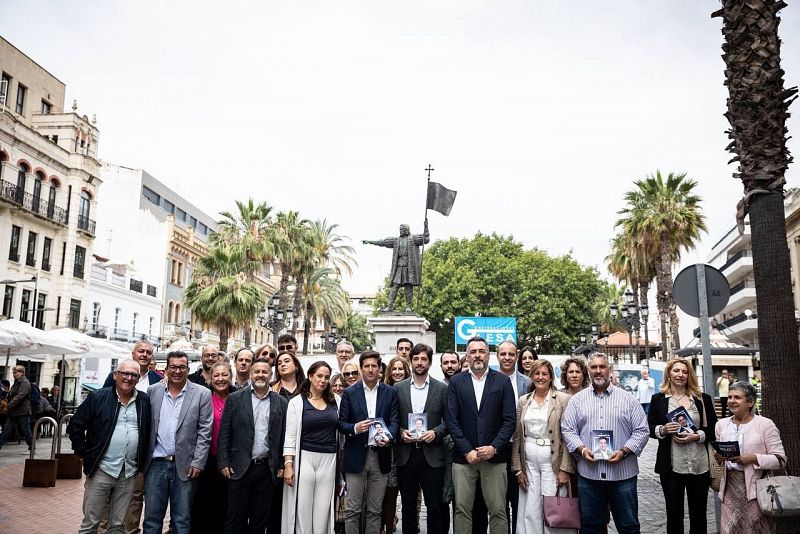 Adrián Vázquez (Cs), con su formación en Huelva