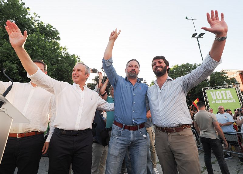 Abascal participa en un acto de campaña en Valladolid junto a sus candidatos