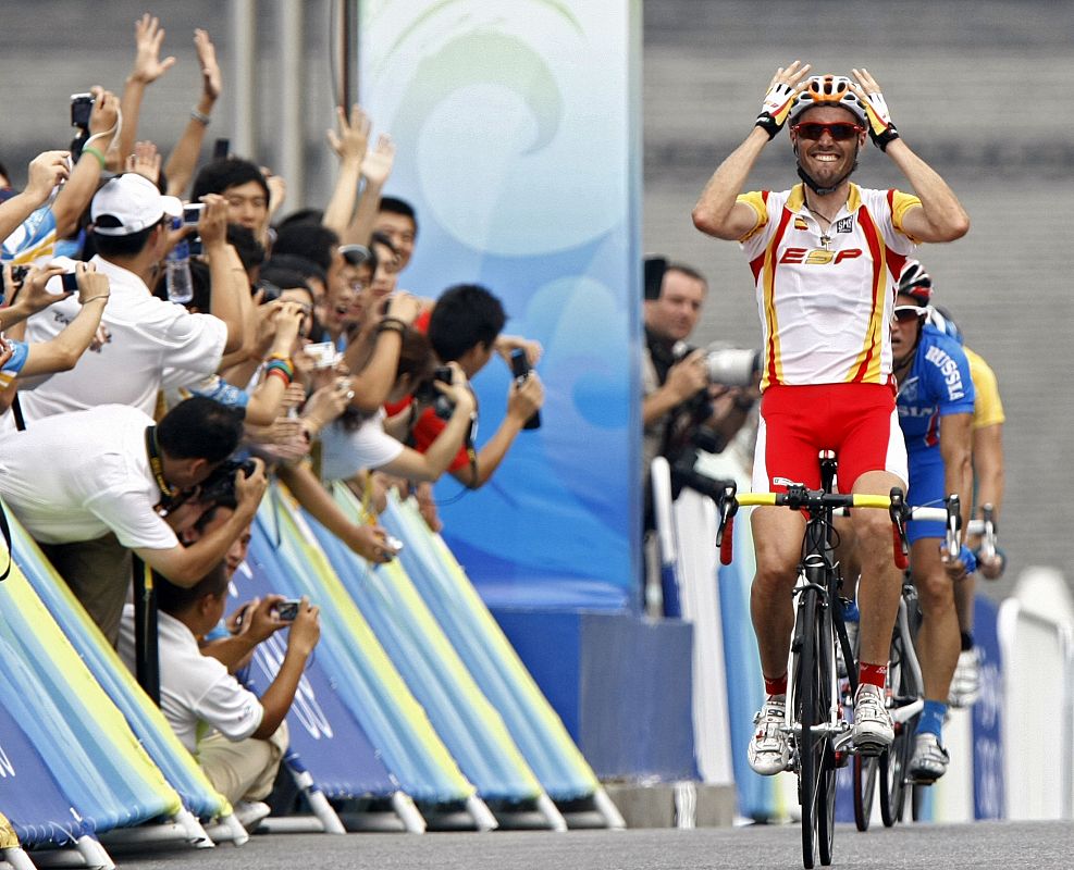 Samuel Sanchez of Spain celebrates winning men's road race cycling competition at Beijing 2008 Olympic Games