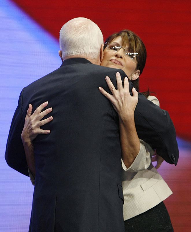 Sarah Palin y John McCain en Saint Paul, Minnesota, durante la Convención Republicana en la que son designados candidato a la presidencia y candidata a la vicepresidencia por el Partido Republicano.