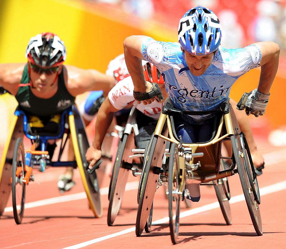 Carrera de 800 metros en silla de ruedas categoría T54.