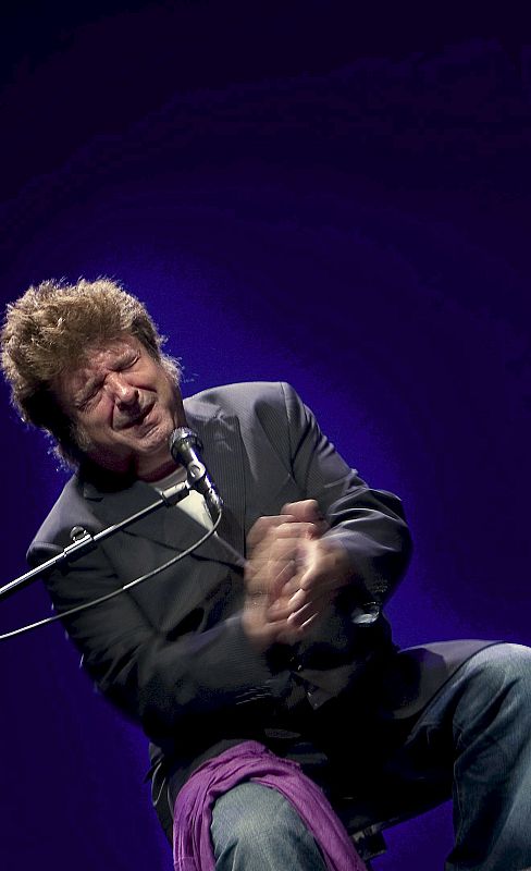 Enrique Morente , durante el espectáculo que clausuró la XV Bienal de Flamenco de Sevilla en 2008.