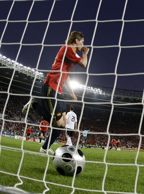 El 'niño' Torres fue el artífice del gol, en el minuto 33, que dio el triunfo a España, en la final ante Alemania (0-1).