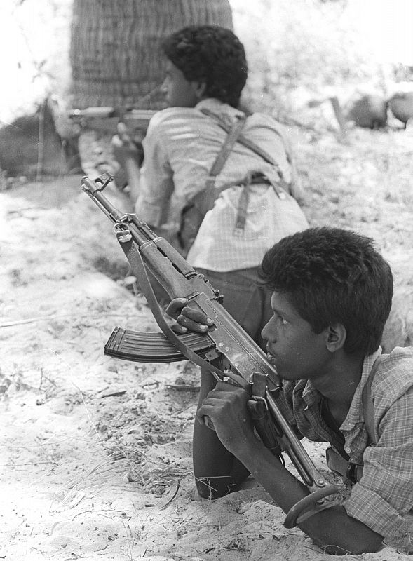 Jóvenes miembros de la guerrilla en 1987.