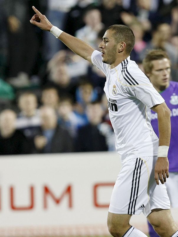Benzema celebra el gol conseguido ante el Shamrock Rovers.