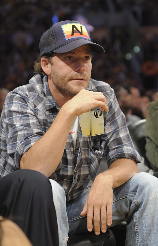 El actor Stephen Dorff observa el partido entre los Lakers y los Clippers, el derby de Los Angeles.