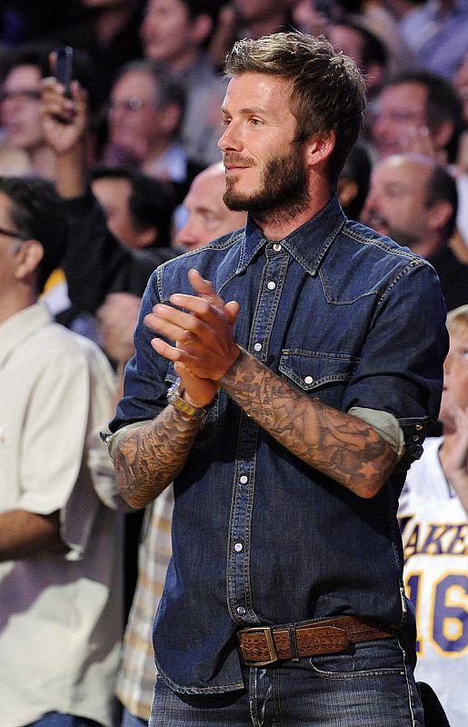El ex madridista David Beckham, jugador de los Galaxy, observa la ceremonia de entrega del anillo