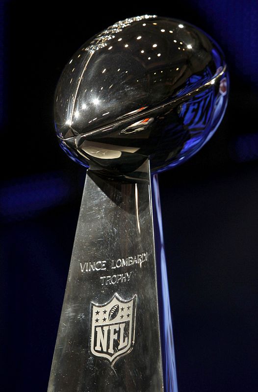 El trofeo más deseado de la NFL, el Vince Lombardi Trophy.
