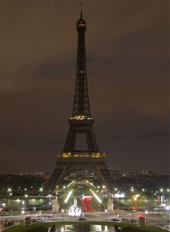 "HORA DEL PLANETA", LA INICIATIVA DE WWF PARA LUCHAR CONTRA EL CAMBIO CLIMÁTICO, EN PARÍS, (FRANCIA)