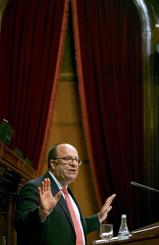 Rafael Luna, diputado del PP, durante su intervención en el pleno en el Parlament.