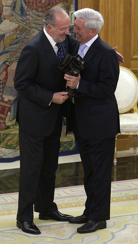 Peruvian novelist Mario Vargas Llosa shares a moment with Spain's King Juan Carlos after he received the Don Quijote de la Mancha prize in Madrid