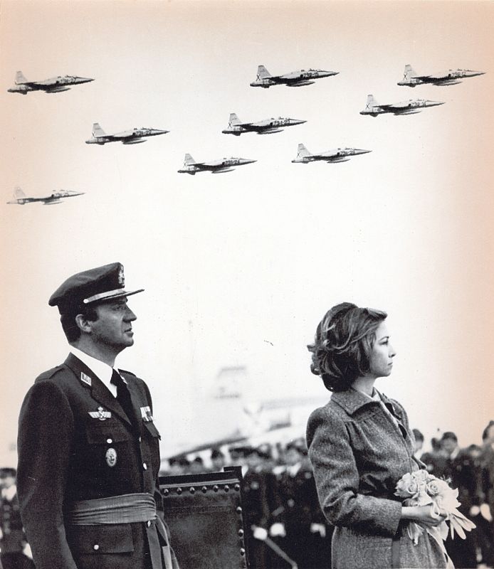 Los reyes, durante los actos por el XXV aniversario de la fundación de la base aérea de Talavera La Real.