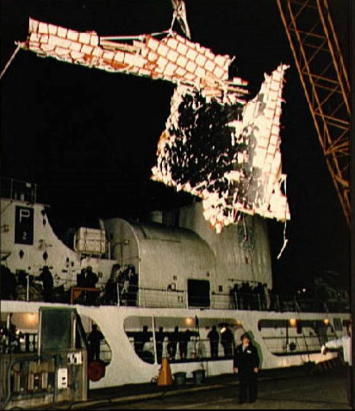 Restos recuperados del Atlántico. En esta imagen se ve parte de la parte inferior del fuselaje a la altura de la cabina