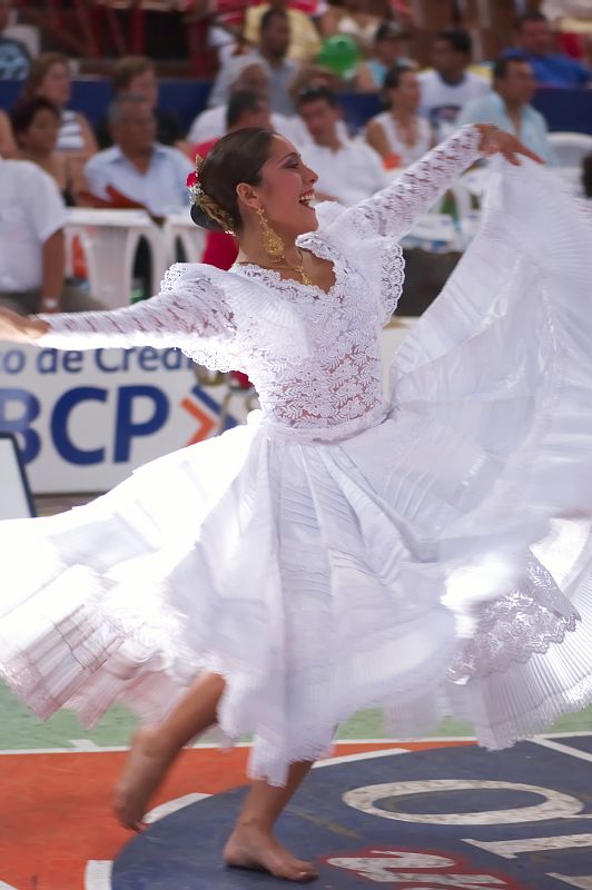 Bailarina de marinera peruana
