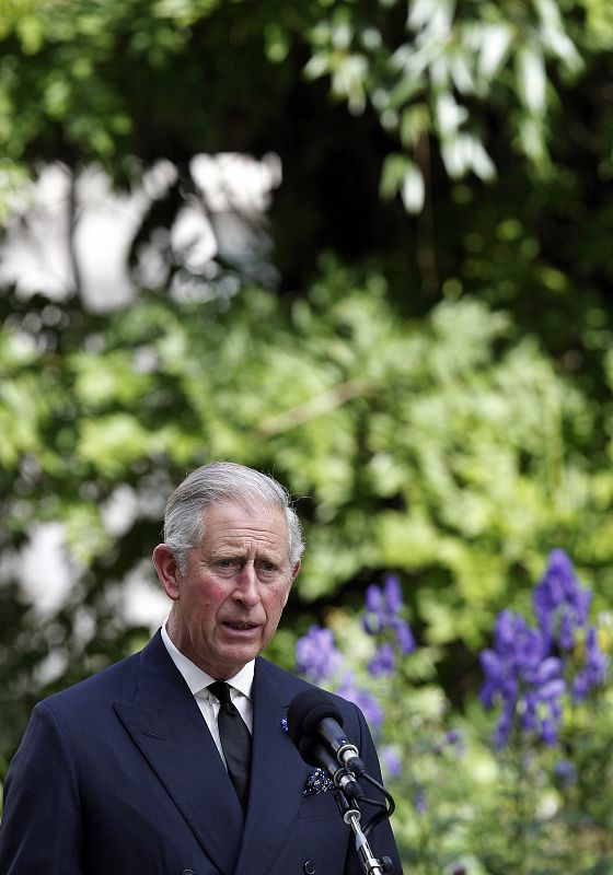 Britain's Prince Charles addresses friends and family of victims of attacks on World Trade Centre in New York, near U.S. embassy in London
