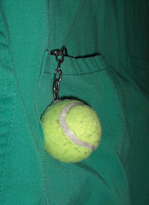 Ni en prácticas de cirugía en el HUV Macarena (Sevilla) se pierde la pasión por el tenis.