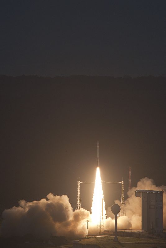 El cohete Vega pone rumbo al espacio en su vuelo inaugural
