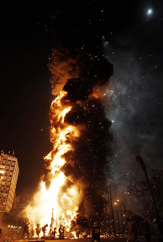 UN MILLÓN DE TURISTAS SE CALENTARÁN ESTA NOCHE CON EL FUEGO DE LAS FALLAS