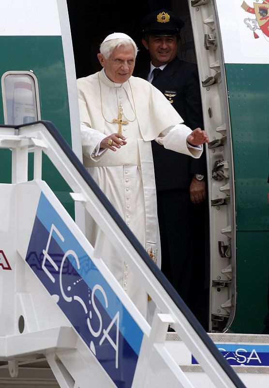 Benedicto XVI llega a La Habana