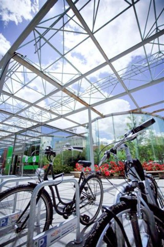 Aparcamiento para bicicletas en el Parque Científico y Tecnológico Cartuja