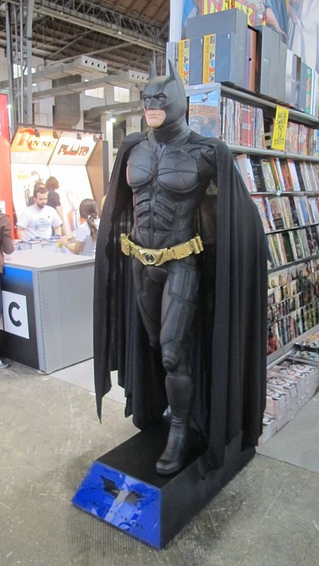Batman presidiendo el stand de 'Planetacómic'