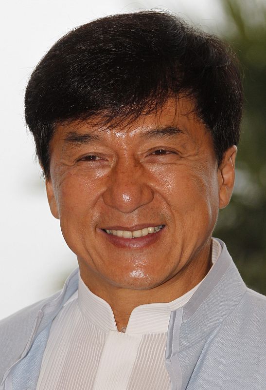 El actor hongkonés Jackie Chan posa durante un pase gráfico de la película "Chinese Zodiac", en Cannes