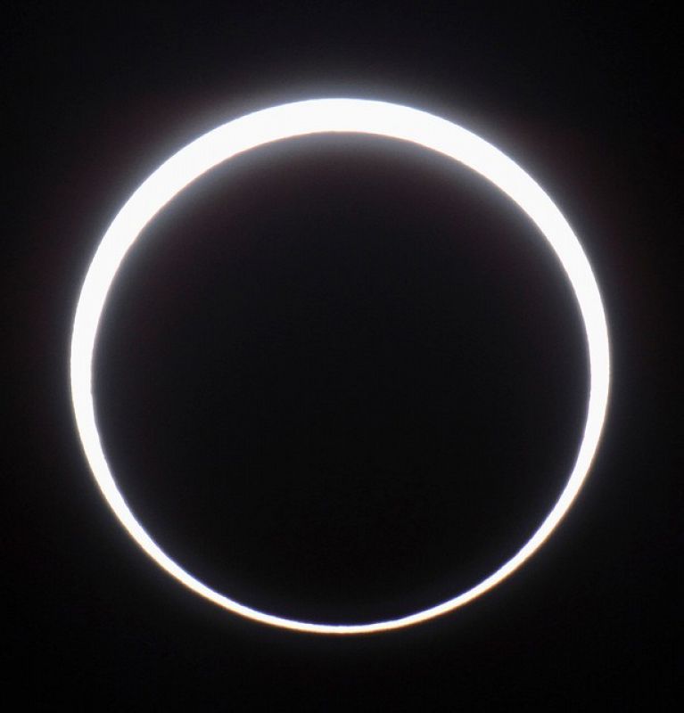 Dependiendo de la ubicación, algunos países han podido presenciar un eclipse anular, en el que la Luna bloquea al Sol excepto un anillo de luz, su contorno exterior