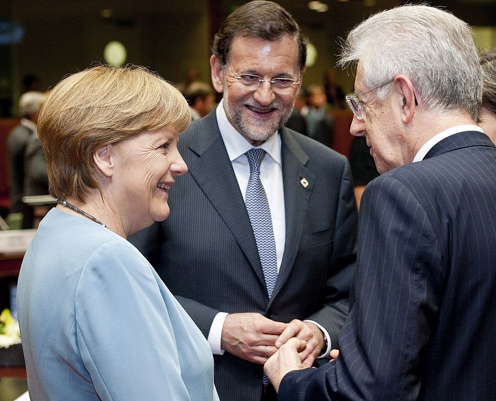 ANGELA MERKEL, MARIANO RAJOY, MARIO MONTI EN LA CUMBRE INFORMAL DE LA UE