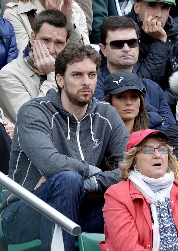 El jugador de baloncesto español Pau Gasol en las gradas de la pista parisina.