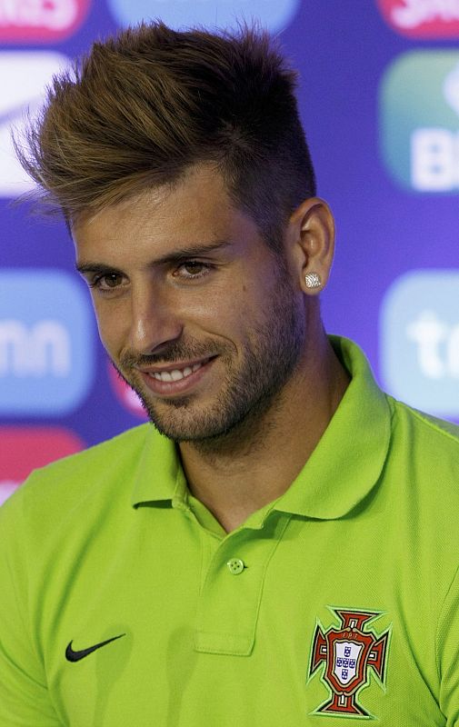 El portugues Miguel Veloso apuesta por un look similar al de Cristiano Ronaldo.