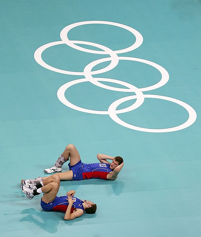 Los rusos Dmitriy Muserskiy y Maxim Mikhaylov en la pista calentando.