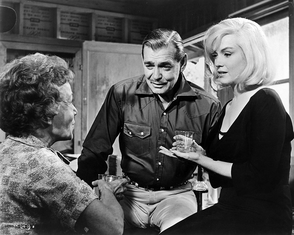 Marilyn Monroe, Thelma Ritter y Clark Gable en 'Vidas rebeldes', 1961.