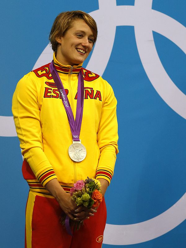 Mireia Belmonte Garcia celebra tras ganar la medalla de plata en la final de los 800m estilo libre femenino.